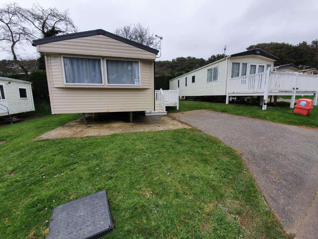 Cozy 3 bedroom Caravan, Sleeps 8, at Parkdean Newquay Holiday Park