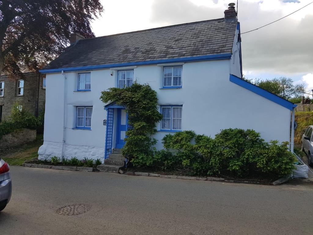 Exterior view of The Bluebell Cottage in Tywardreath, Cornwall