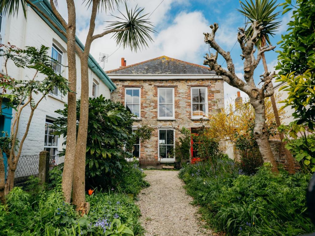 Enchanted Rose Garden House