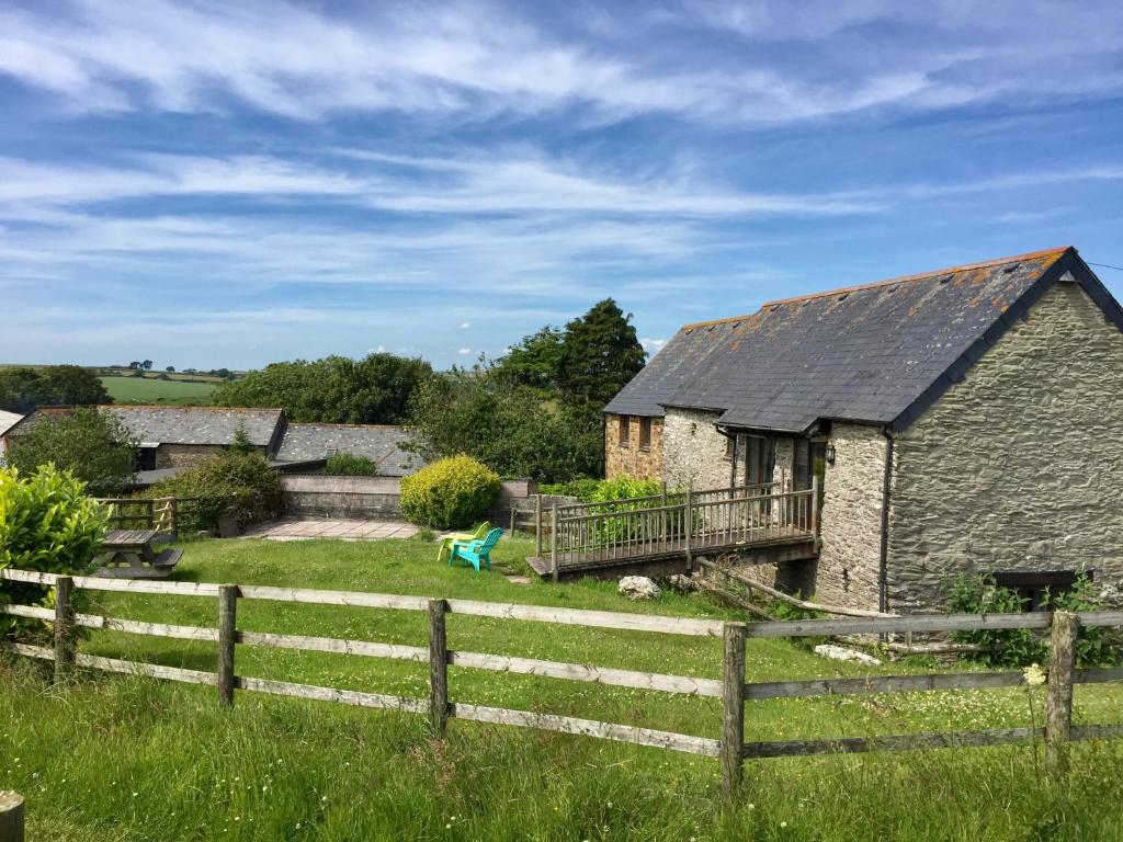 Polean Farm Cottages - with animal feeding and pony rides and free access to a nearby Pool